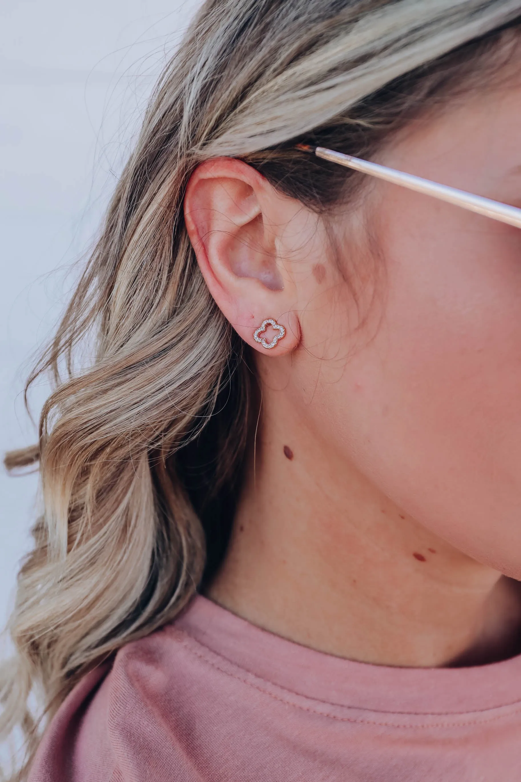 Teien Stud Earrings - Gold